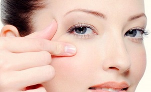 cara meremajakan kulit di sekitar mata